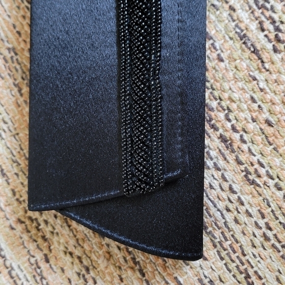 VINTAGE Satin and Beaded Evening Clutch - Picture 2 of 4